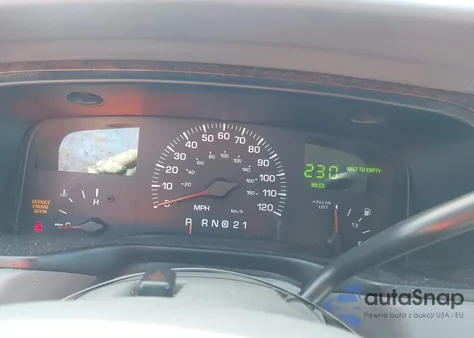 2000 Lincoln Town Car Executive из США, поврежденный, VIN 1LNHM81W7YY797025